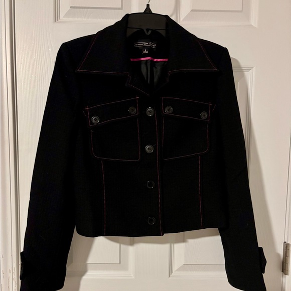 Women’s blazer skirt business suit, black with pink trim by Jennifer West size 6 - Picture 5 of 8